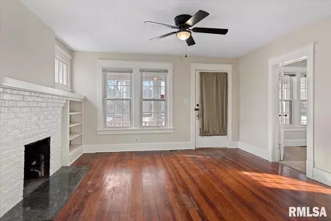 Living - 2036 S 4th St, Springfield, IL 62703 photo 3 of 6