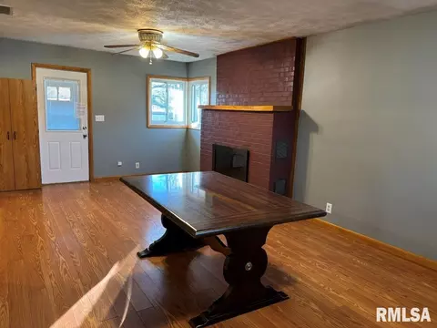 Living - 3625 Sheffield Rd, Springfield, IL 62703 photo 3 of 3