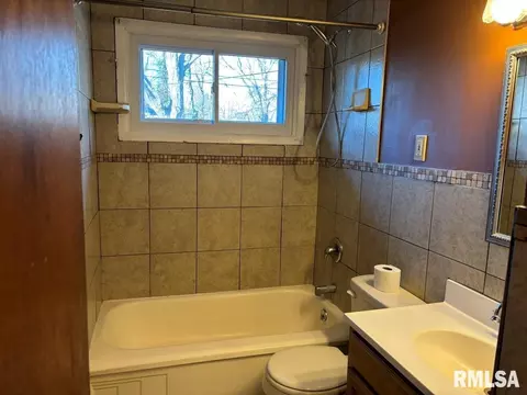 Bath - 3625 Sheffield Rd, Springfield, IL 62703 photo 1 of 1