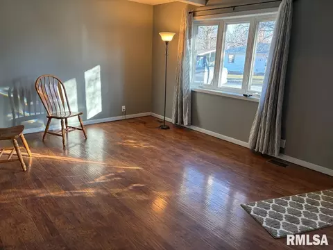 Living - 3625 Sheffield Rd, Springfield, IL 62703 photo 1 of 3