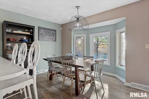 Dining - 2520 Argonne Ave, Springfield, IL 62704 photo 1 of 3