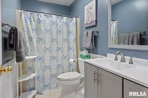 Bath - 2520 Argonne Ave, Springfield, IL 62704 photo 1 of 3