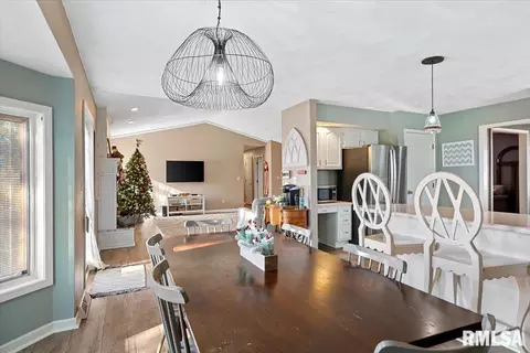 Dining - 2520 Argonne Ave, Springfield, IL 62704 photo 3 of 3