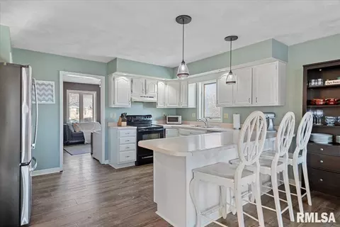 Kitchen - 2520 Argonne Ave, Springfield, IL 62704 photo 4 of 6