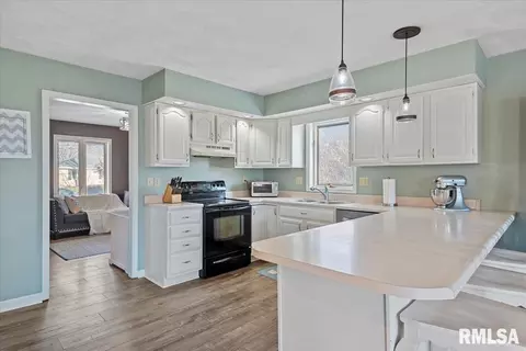 Kitchen - 2520 Argonne Ave, Springfield, IL 62704 photo 3 of 6