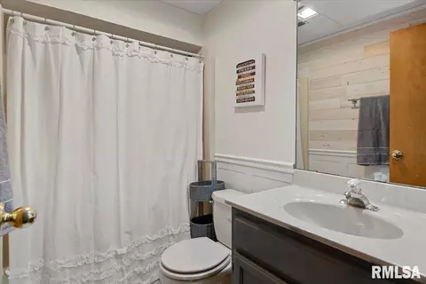 Bath - 2520 Argonne Ave, Springfield, IL 62704 photo 3 of 3