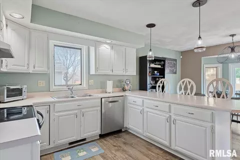 Kitchen - 2520 Argonne Ave, Springfield, IL 62704 photo 2 of 6