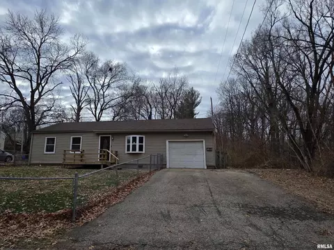 9 Bryant Ln, Springfield, IL 62702