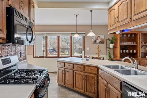 Kitchen - 2308 Westview Dr, Springfield, IL 62704 photo 1 of 3