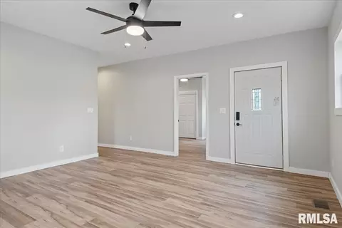 Entry Way - 1022 N Walnut St, Springfield, IL 62702 photo 2 of 5
