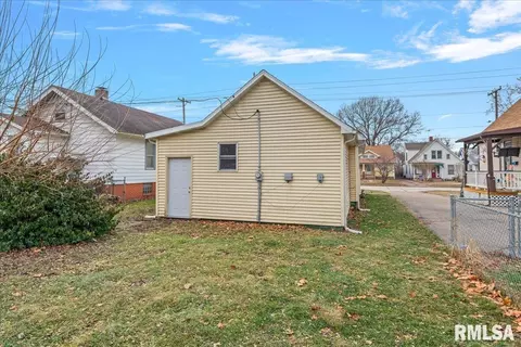 Exterior - 1022 N Walnut St, Springfield, IL 62702 photo 2 of 4