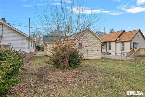 Exterior - 1022 N Walnut St, Springfield, IL 62702 photo 3 of 4