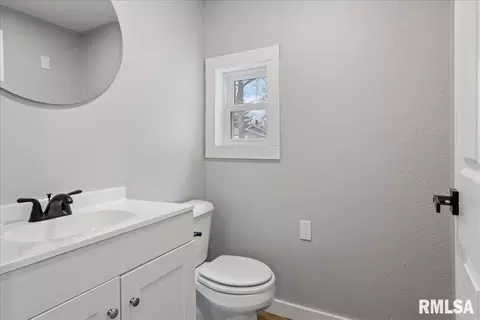 Bath - 1022 N Walnut St, Springfield, IL 62702 photo 1 of 1