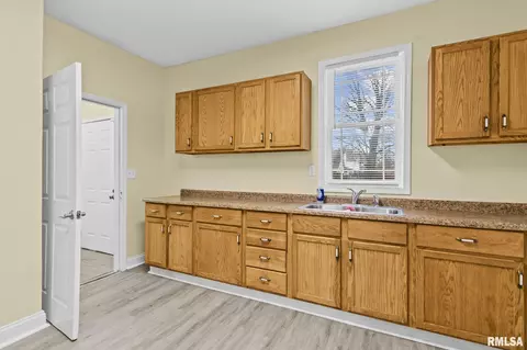 Entry Way - 631 W Edwards St, Springfield, IL 62704 photo 3 of 5