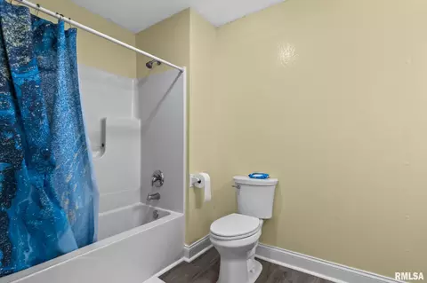 Bath - 631 W Edwards St, Springfield, IL 62704 photo 2 of 3