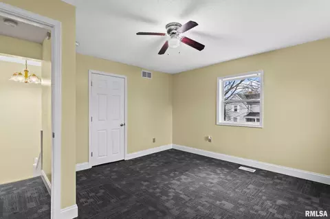 Bedroom - 631 W Edwards St, Springfield, IL 62704 photo 3 of 10