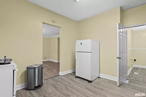 Entry Way - 631 W Edwards St, Springfield, IL 62704 photo 5 of 5