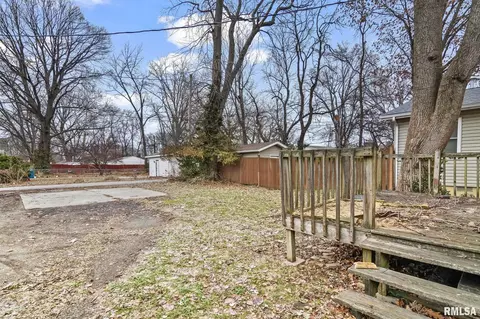 Exterior - 631 W Edwards St, Springfield, IL 62704 photo 3 of 5