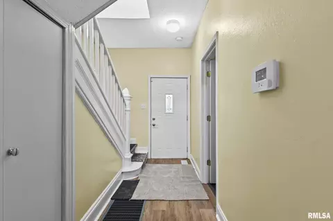 Entry Way - 631 W Edwards St, Springfield, IL 62704 photo 1 of 5