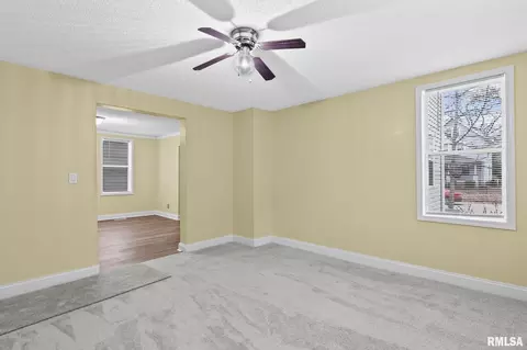 Living - 631 W Edwards St, Springfield, IL 62704 photo 1 of 3