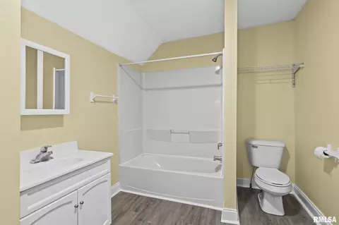 Bath - 631 W Edwards St, Springfield, IL 62704 photo 3 of 3
