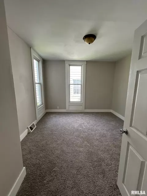 Bedroom - 318 S State St, Springfield, IL 62704 photo 2 of 8