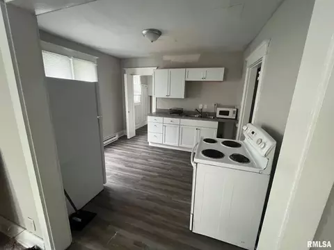 Entry Way - 318 S State St, Springfield, IL 62704 photo 1 of 2
