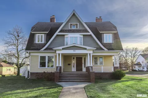 905 E 1st North St, Carlinville, IL 62626