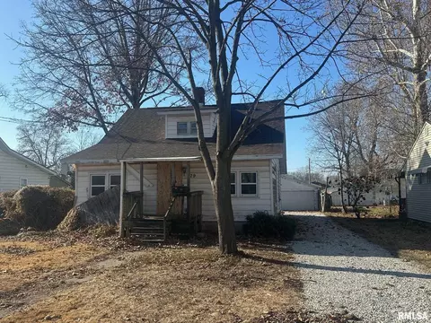 979 N Prairie St, Jacksonville, IL 62650