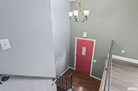 Entry Way - 441 Armor Rd, Springfield, IL 62704 photo 1 of 4