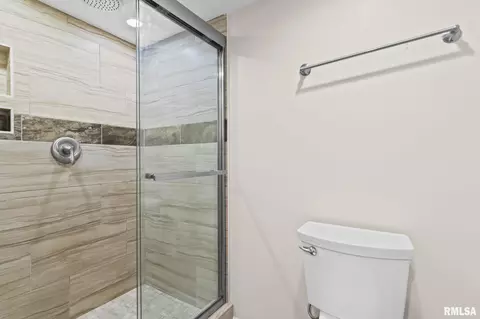 Bath - 441 Armor Rd, Springfield, IL 62704 photo 4 of 4