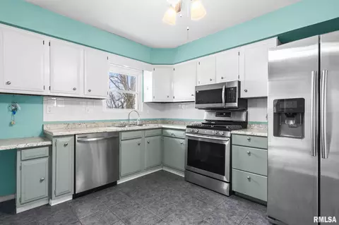 Kitchen - 441 Armor Rd, Springfield, IL 62704 photo 1 of 3