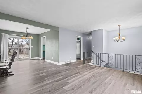 Living - 441 Armor Rd, Springfield, IL 62704 photo 1 of 4