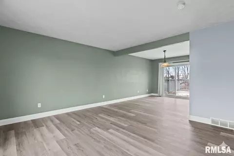 Living - 441 Armor Rd, Springfield, IL 62704 photo 4 of 4