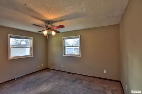Bedroom - 1908 N 19th St, Springfield, IL 62702 photo 1 of 13