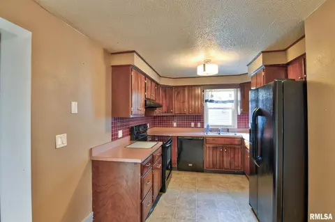 Kitchen - 1908 N 19th St, Springfield, IL 62702 photo 3 of 5