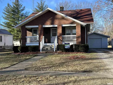 205 S Pine St, Stonington, IL 62567