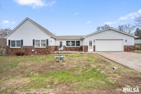 144 Moorshead St, Divernon, IL 62530