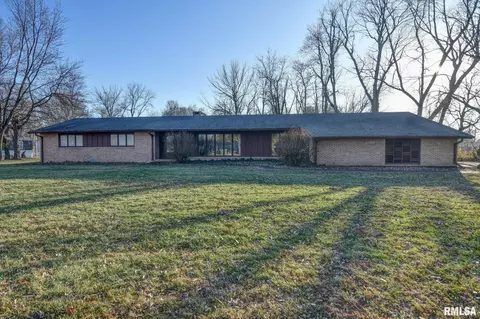 1604 Fairview St, Taylorville, IL 62568