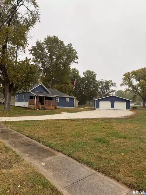 438 S Main St, White Hall, IL 62092