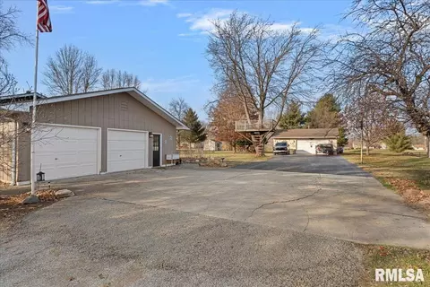 Exterior - 641 Foxtail Ln, Springfield, IL 62707 photo 3 of 10