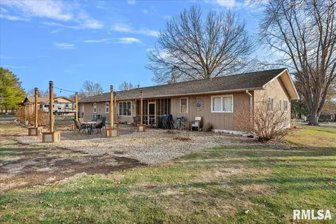 Exterior - 641 Foxtail Ln, Springfield, IL 62707 photo 7 of 10