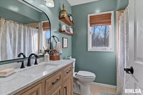 Bath - 641 Foxtail Ln, Springfield, IL 62707 photo 3 of 3