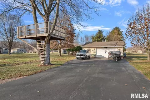 Exterior - 641 Foxtail Ln, Springfield, IL 62707 photo 4 of 10
