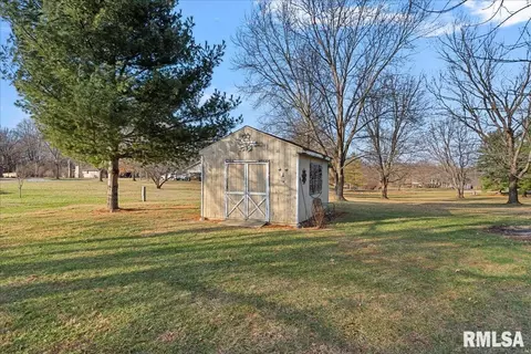 Exterior - 641 Foxtail Ln, Springfield, IL 62707 photo 8 of 10