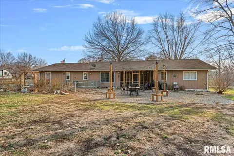 Exterior - 641 Foxtail Ln, Springfield, IL 62707 photo 6 of 10