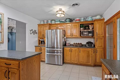 Kitchen - 641 Foxtail Ln, Springfield, IL 62707 photo 3 of 4