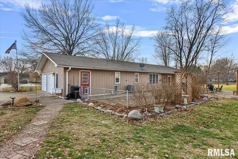 Exterior - 641 Foxtail Ln, Springfield, IL 62707 photo 5 of 10