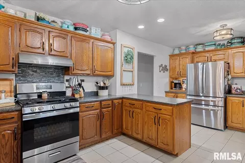 Kitchen - 641 Foxtail Ln, Springfield, IL 62707 photo 2 of 4