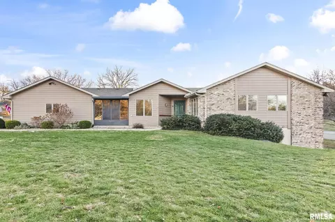 2151 S Imboden Pl, Decatur, IL 62521